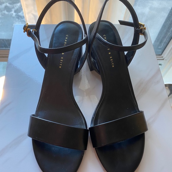 Chunky Sandals - Picture 1 of 4